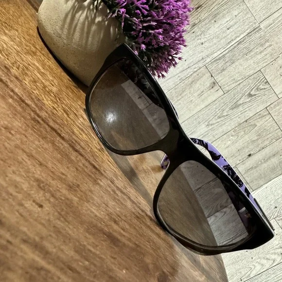 Versace ~ Mod4192 ~ Sunglasses black with purple accents